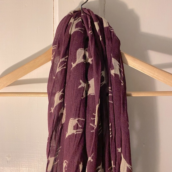 Banana Republic scarf with deer print - Picture 1 of 2